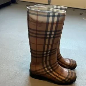 Burberry Shoes Womens Burberry Rain Boots Size 36 Poshmark